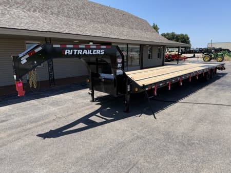 PJ 102"x40' GN Low-Pro Flatbed w/ Duals