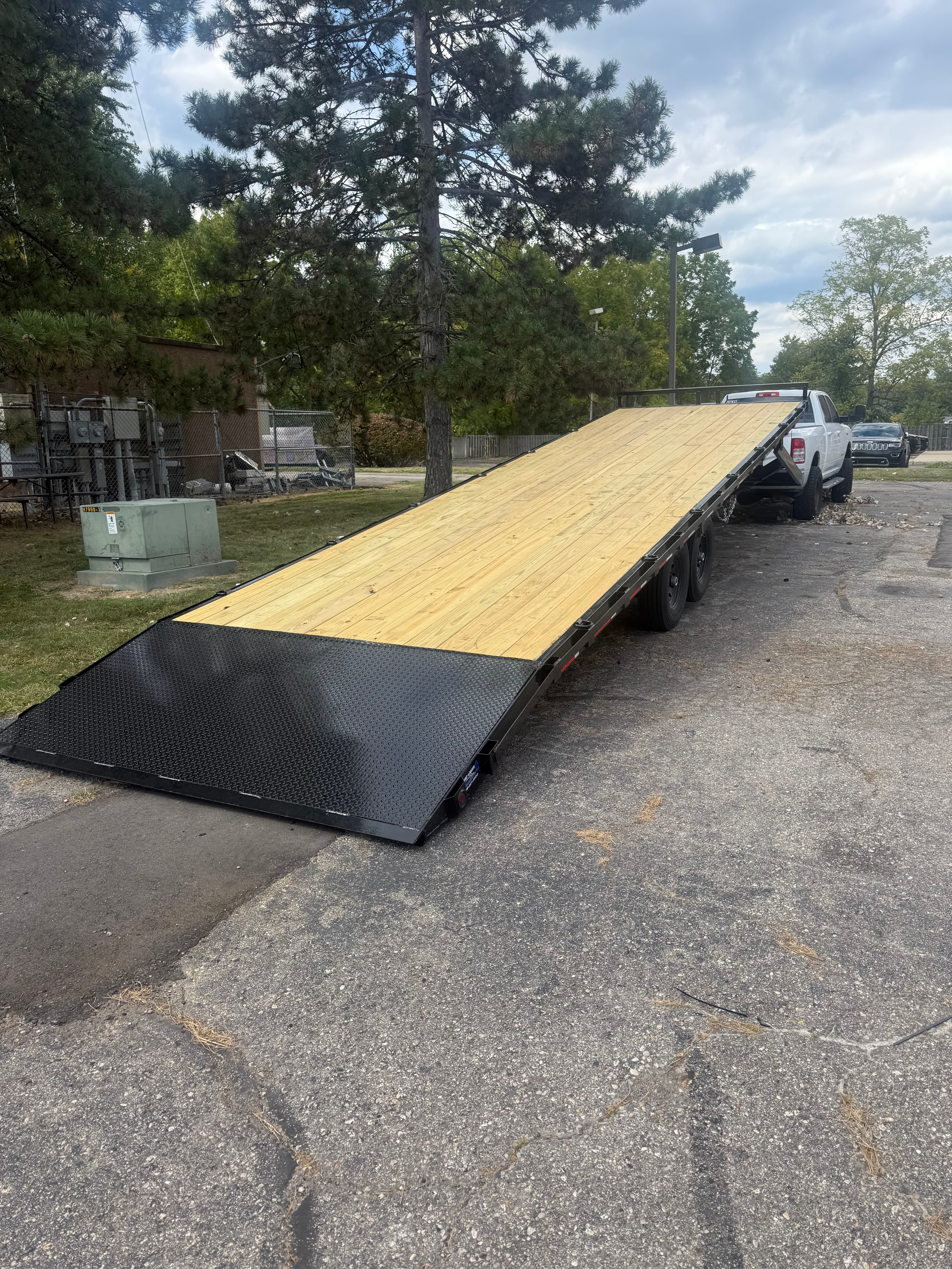 32ft Tilt Deckover Trailer