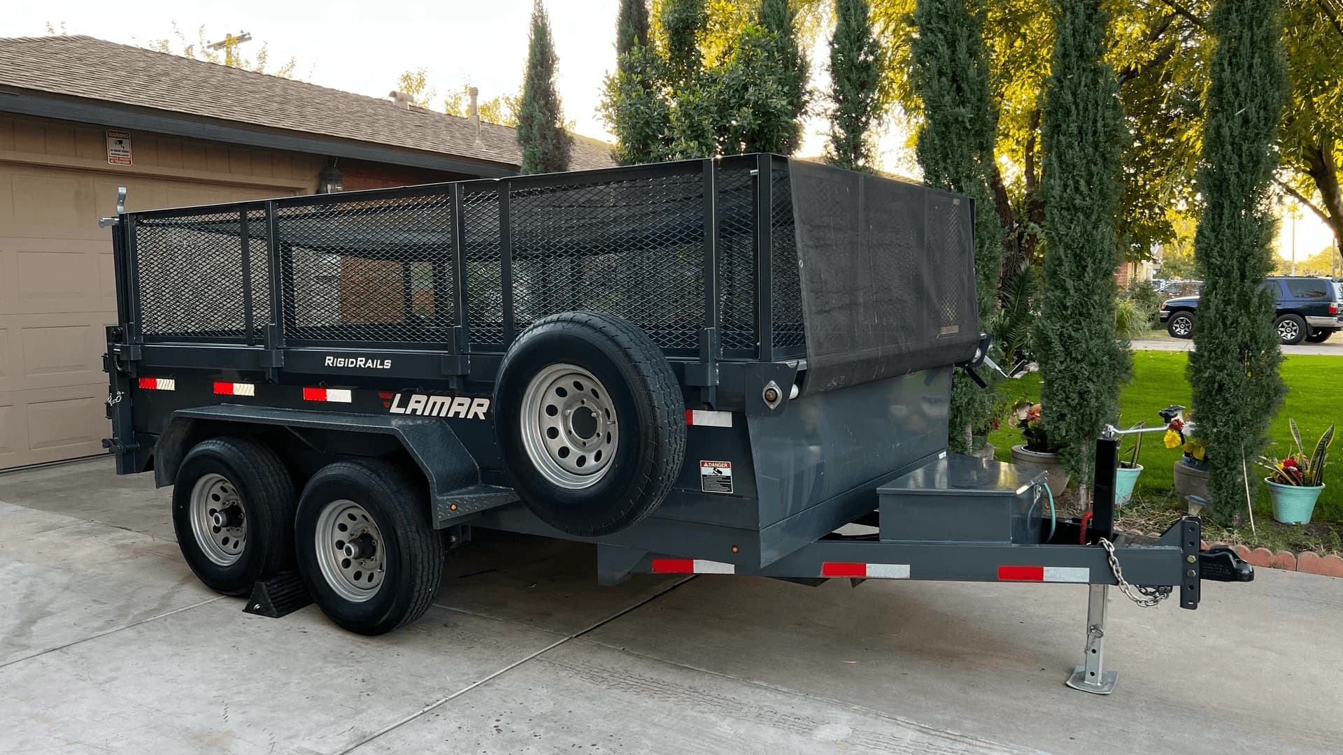 10ft Lamar Dump Trailer