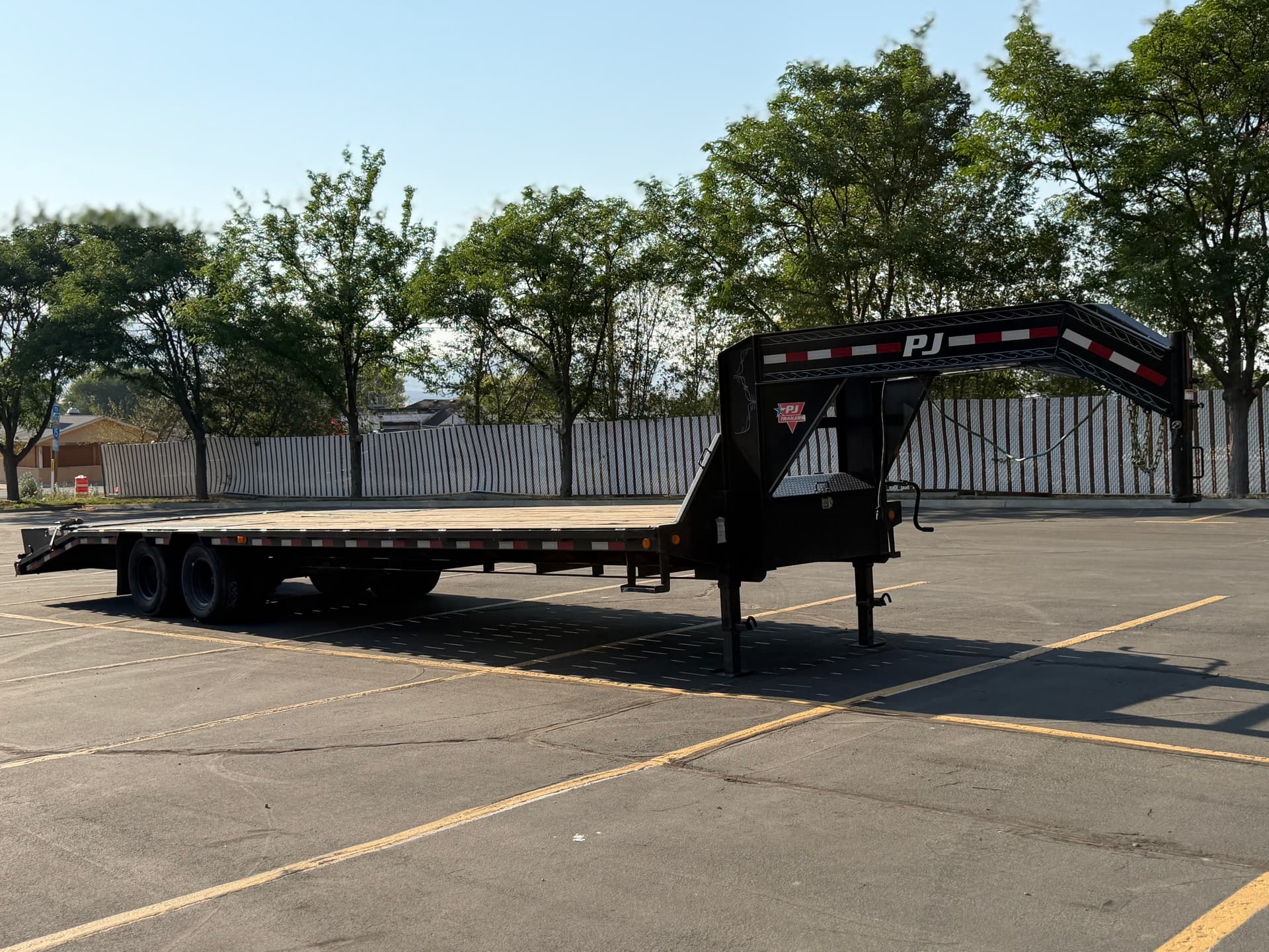 32ft Gooseneck Trailer