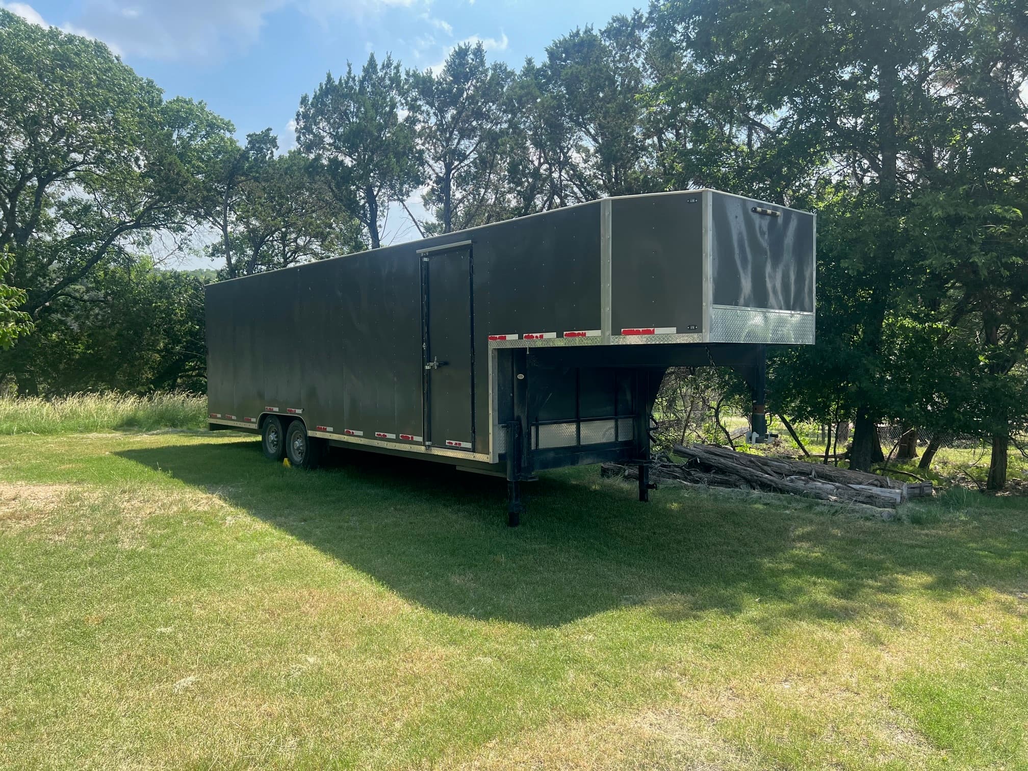 35ft Gooseneck Enclosed Trailer