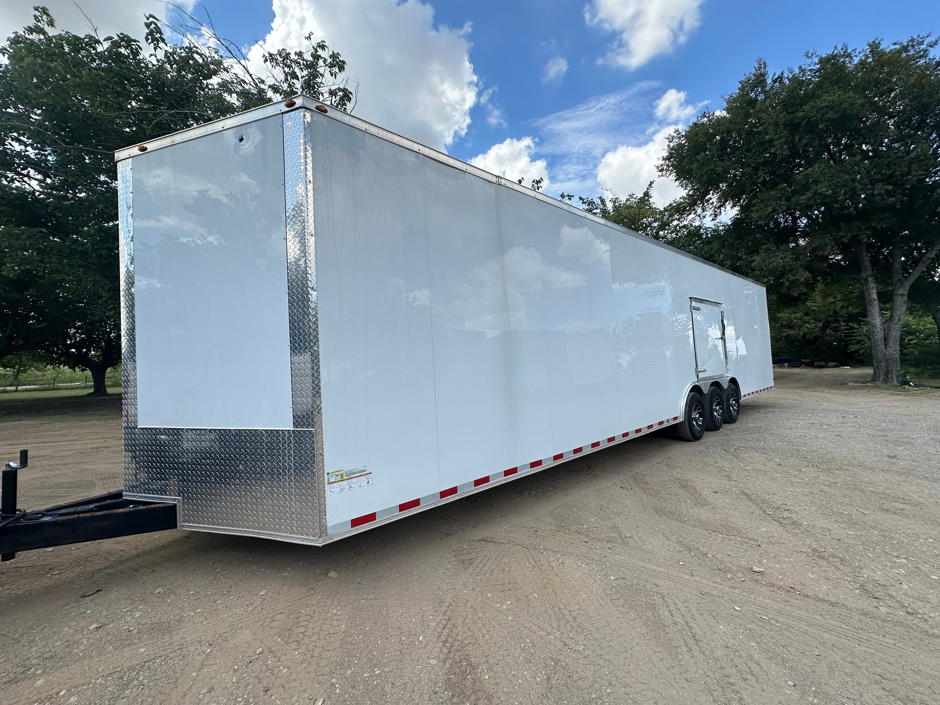 34Ft Enclosed Trailer