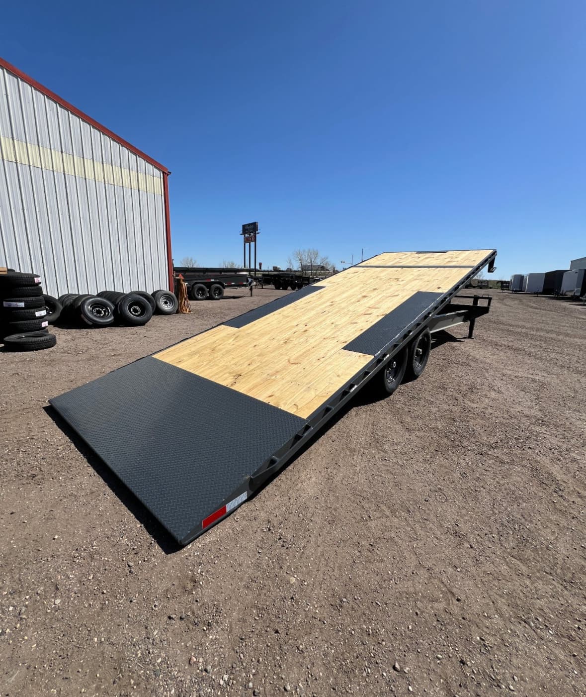 24 Ft Lamar Deckover Tilt