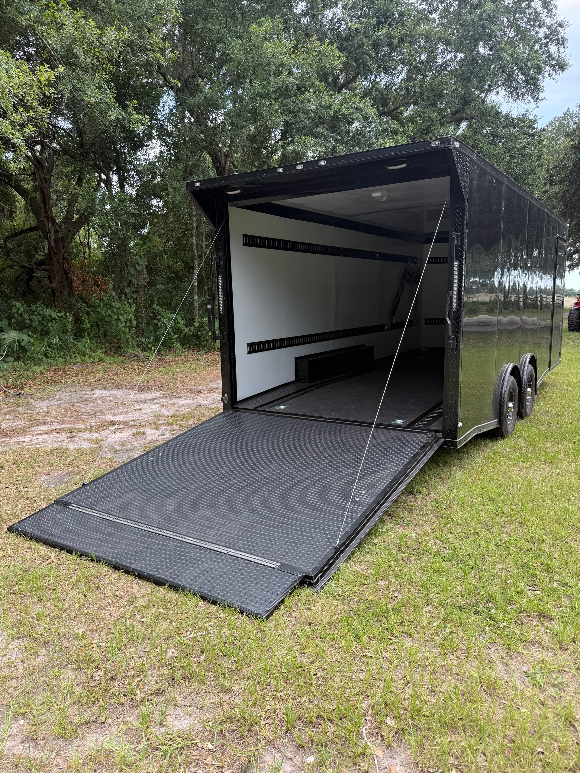 8.5x20ft Enclosed Trailer