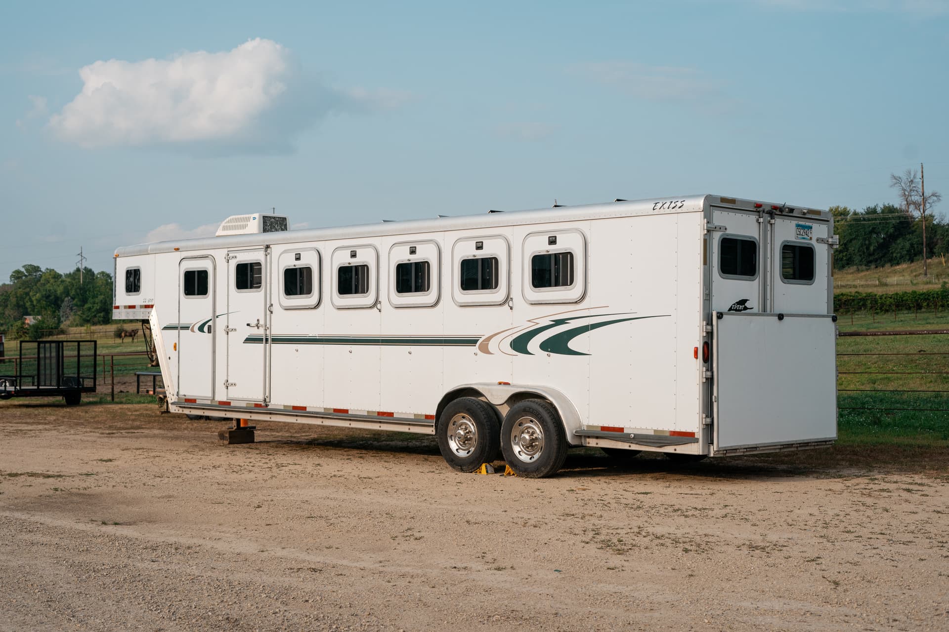32ft Horse Gooseneck Trailer