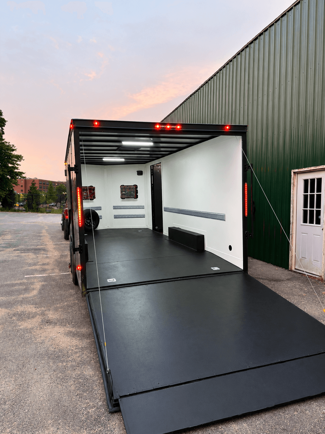 Enclosed Car Hauler 20’+2’ V-Nose