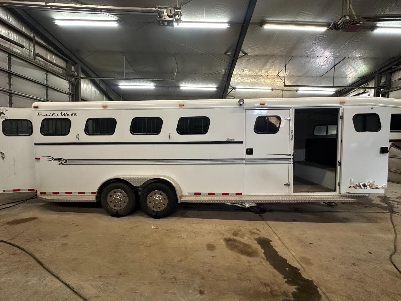 30ft Horse Trailer