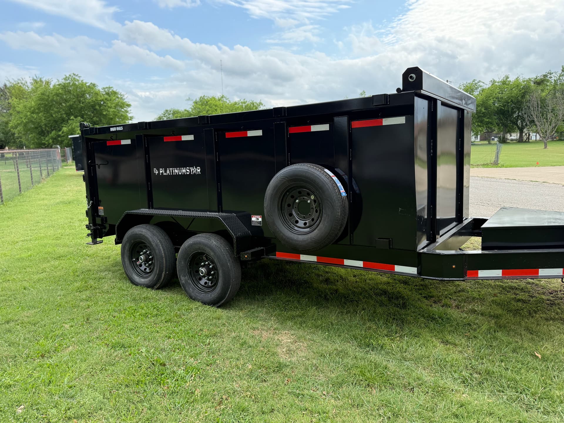 83” x 14’ x 4’ Dump Trailer