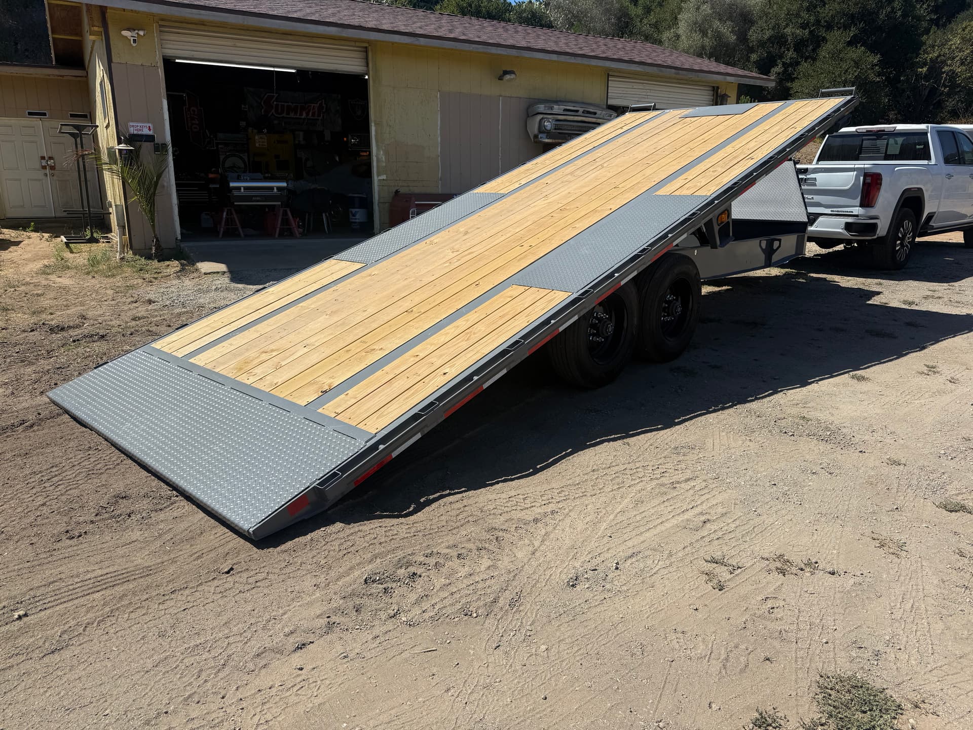 22ft Diamond C Deck Over Tilt