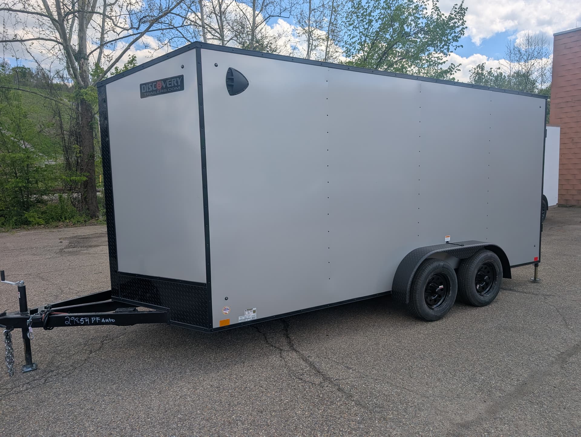 Discovery 7x16 enclosed