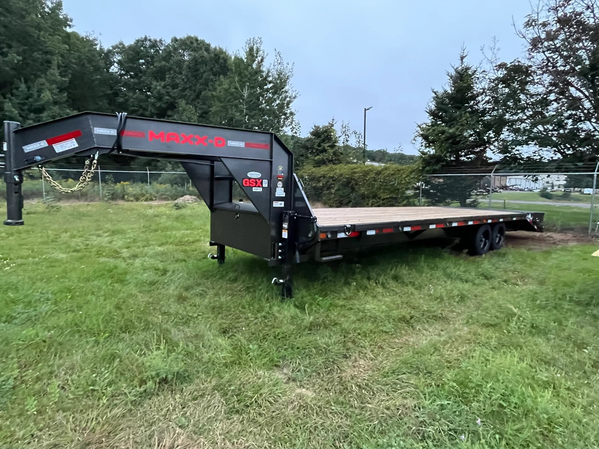 28ft Gooseneck Flatbed Trailer