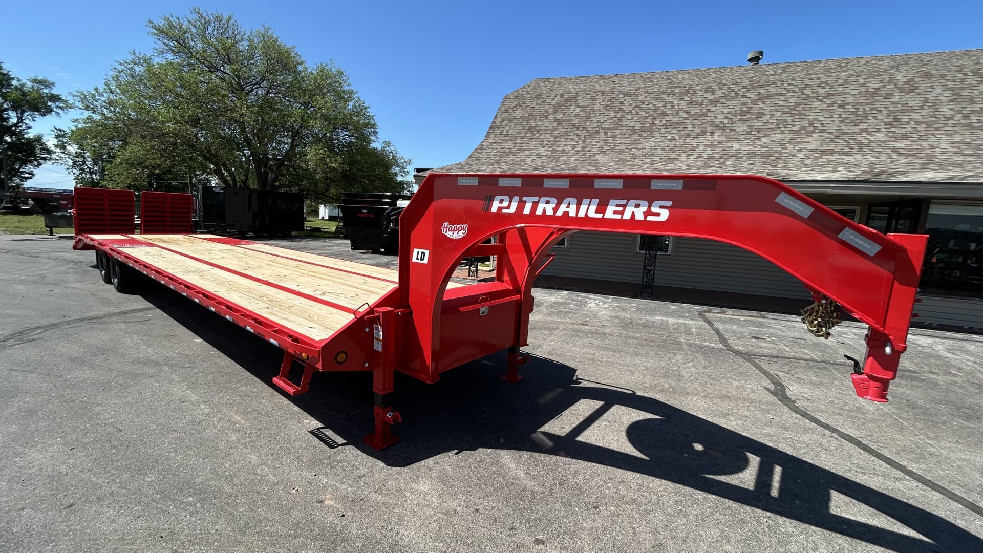 PJ 102"x40' GN Low-Pro Flatbed w/ Duals
