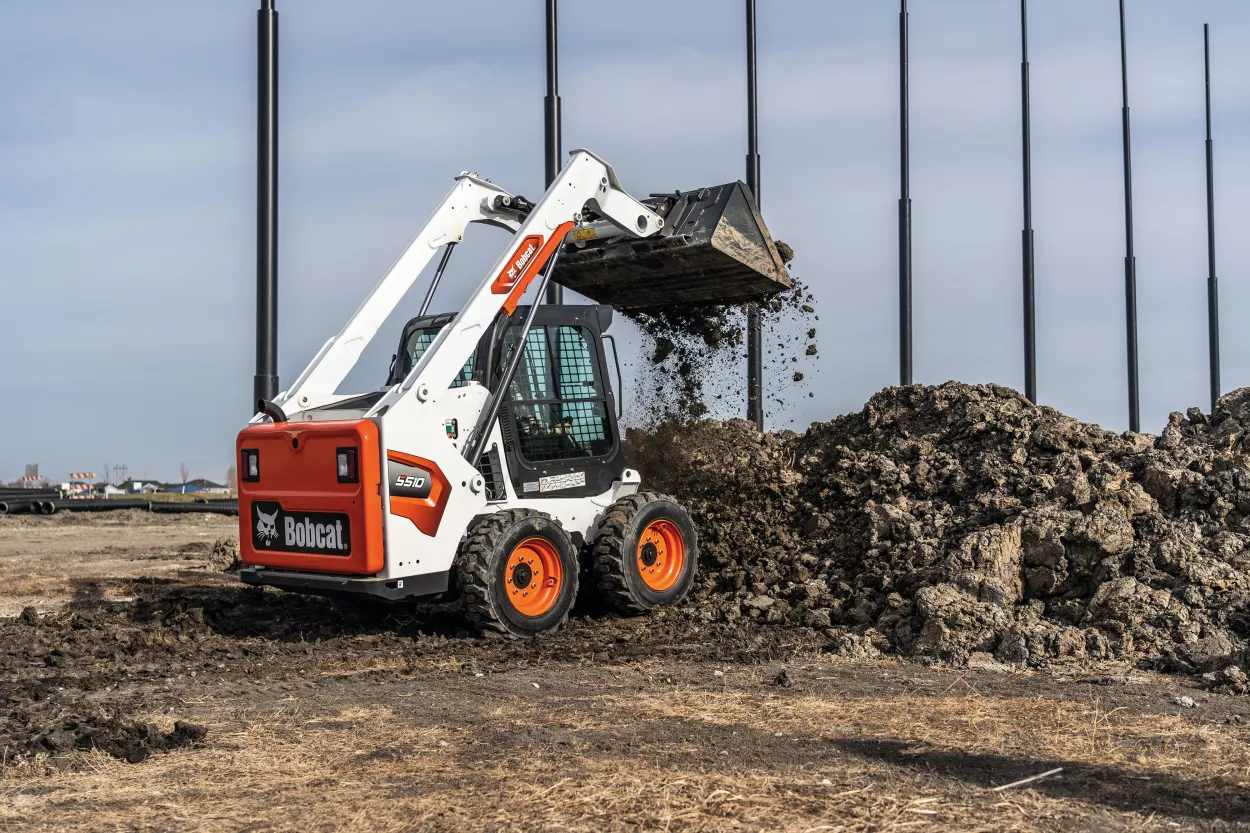 Track Skid Loader 2,500 - 2,800 Lbs ROC Rental | Compact Track Loaders ...